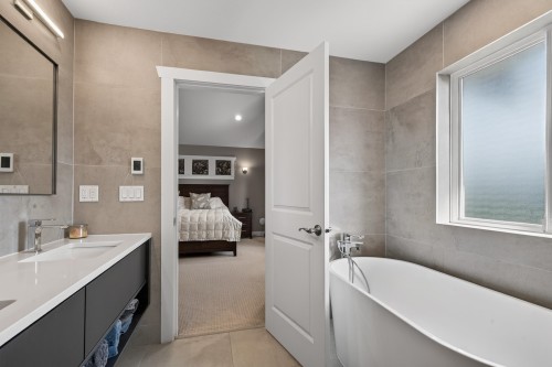 19160 69 Avenue, Surrey, BC - Indoor Photo Showing Bathroom