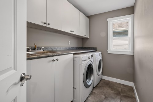 19160 69 Avenue, Surrey, BC - Indoor Photo Showing Laundry Room