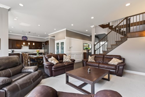 19160 69 Avenue, Surrey, BC - Indoor Photo Showing Living Room