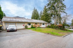 11397 141a Street Surrey, BC V3R 8Z1
