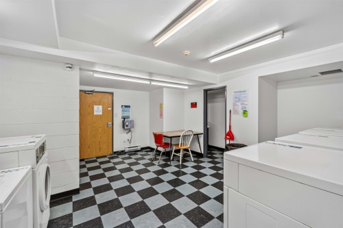 101-10560 154 Street, Surrey, BC - Indoor Photo Showing Laundry Room