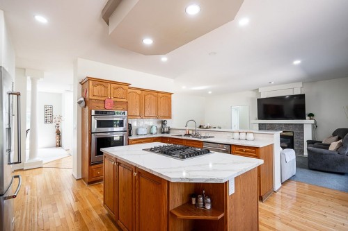 5758 Kettle Crescent W, Surrey, BC - Indoor Photo Showing Kitchen