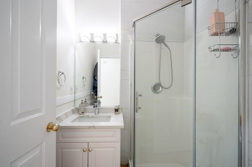 5758 Kettle Crescent W, Surrey, BC - Indoor Photo Showing Bathroom