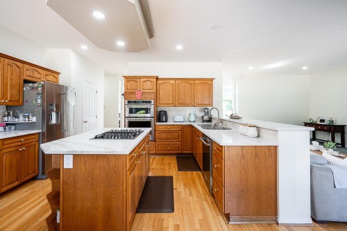 5758 Kettle Crescent W, Surrey, BC - Indoor Photo Showing Kitchen