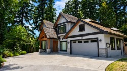 13842 17a Avenue  Surrey, BC V4A 7H4