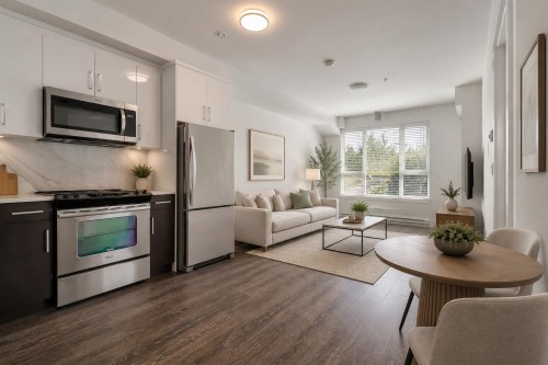 214-9983 Barnston Drive E, Surrey, BC - Indoor Photo Showing Kitchen With Stainless Steel Kitchen