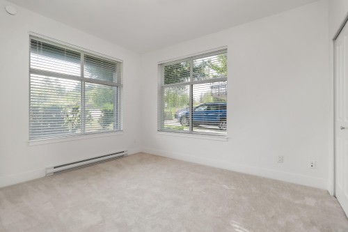 214-9983 Barnston Drive E, Surrey, BC - Indoor Photo Showing Other Room
