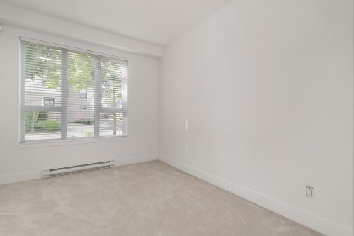 214-9983 Barnston Drive E, Surrey, BC - Indoor Photo Showing Other Room