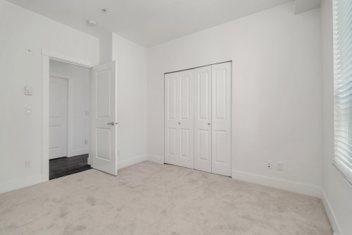 214-9983 Barnston Drive E, Surrey, BC - Indoor Photo Showing Other Room