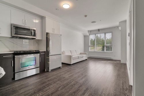 214-9983 Barnston Drive E, Surrey, BC - Indoor Photo Showing Kitchen With Stainless Steel Kitchen