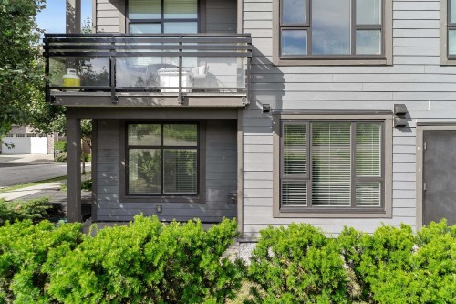 214-9983 Barnston Drive E, Surrey, BC - Outdoor With Exterior