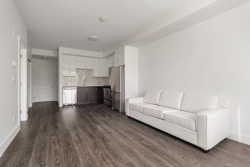214-9983 Barnston Drive E, Surrey, BC - Indoor Photo Showing Kitchen