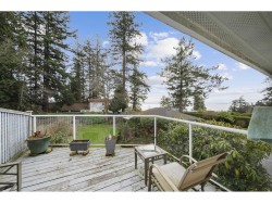 14862 Thrift Avenue White Rock, BC V4B 2J7