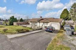 12031 101 Avenue Surrey, BC V3V 2Z2