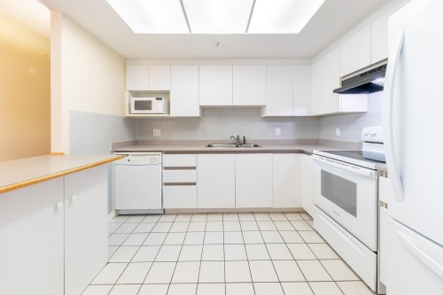 1608-13383 108 Avenue, Surrey, BC - Indoor Photo Showing Kitchen With Double Sink