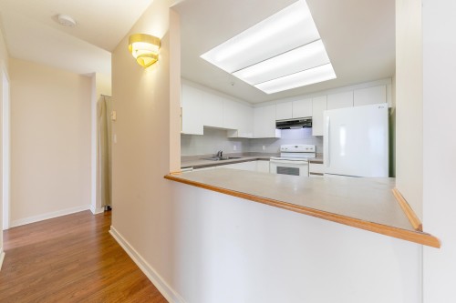 1608-13383 108 Avenue, Surrey, BC - Indoor Photo Showing Kitchen