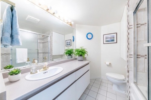 1608-13383 108 Avenue, Surrey, BC - Indoor Photo Showing Bathroom
