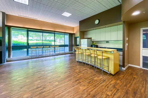 1608-13383 108 Avenue, Surrey, BC - Indoor Photo Showing Kitchen
