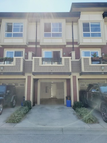 61-19477 72A Avenue, Surrey, BC - Outdoor With Facade