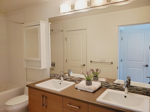 61-19477 72A Avenue, Surrey, BC - Indoor Photo Showing Bathroom