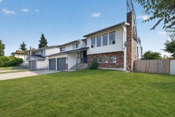 32478 Qualicum Place Abbotsford, BC V2T 5A6
