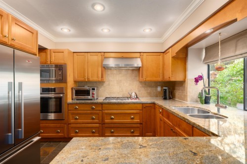 11769 Summit Crescent, Delta, BC - Indoor Photo Showing Kitchen With Double Sink