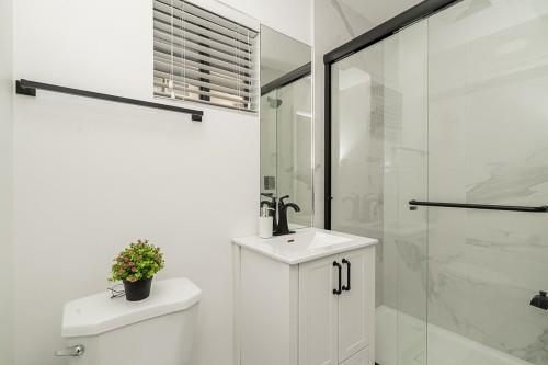 11205 78A Avenue, Delta, BC - Indoor Photo Showing Bathroom