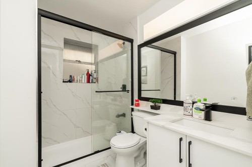 11205 78A Avenue, Delta, BC - Indoor Photo Showing Bathroom