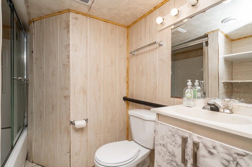 11205 78A Avenue, Delta, BC - Indoor Photo Showing Bathroom
