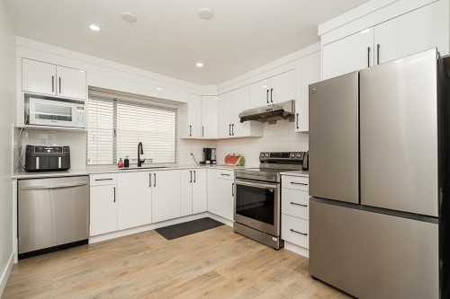 11205 78A Avenue, Delta, BC - Indoor Photo Showing Kitchen