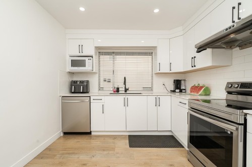 11205 78A Avenue, Delta, BC - Indoor Photo Showing Kitchen