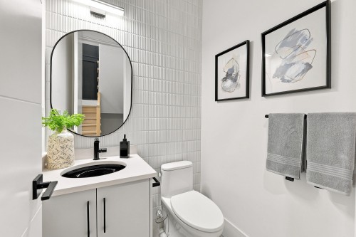 11250 78A Avenue, Delta, BC - Indoor Photo Showing Bathroom