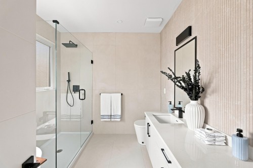 11252 78A Avenue, Delta, BC - Indoor Photo Showing Bathroom