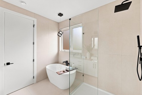 11252 78A Avenue, Delta, BC - Indoor Photo Showing Bathroom