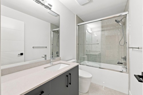 11252 78A Avenue, Delta, BC - Indoor Photo Showing Bathroom