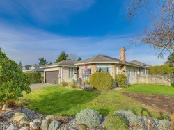 16347 12 Avenue Surrey, BC V4A 8C3