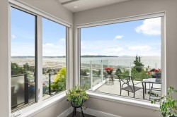 15507 Columbia Avenue  White Rock, BC V4B 1K5