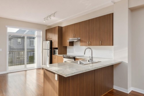 41-10415 Delsom Crescent, Delta, BC - Indoor Photo Showing Kitchen With Double Sink