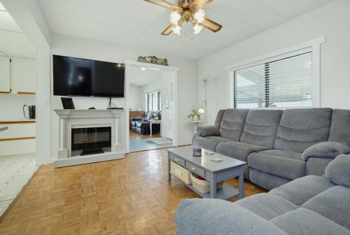 256-27111 0 Avenue, Langley, BC - Indoor Photo Showing Living Room With Fireplace