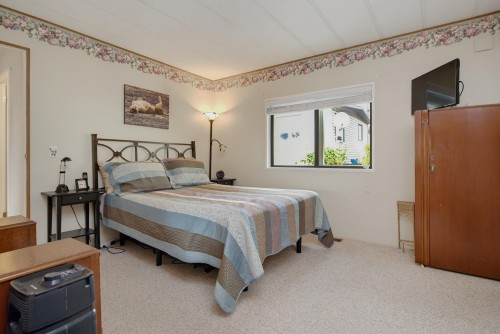 256-27111 0 Avenue, Langley, BC - Indoor Photo Showing Bedroom