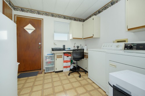 256-27111 0 Avenue, Langley, BC - Indoor Photo Showing Laundry Room