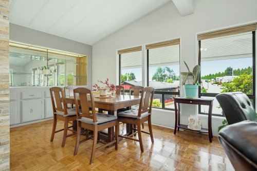 256-27111 0 Avenue, Langley, BC - Indoor Photo Showing Dining Room