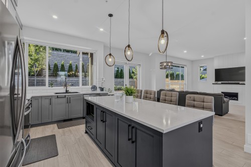 31559 Mccreath Place, Mission, BC - Indoor Photo Showing Kitchen With Upgraded Kitchen