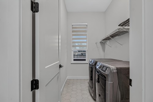 31559 Mccreath Place, Mission, BC - Indoor Photo Showing Laundry Room