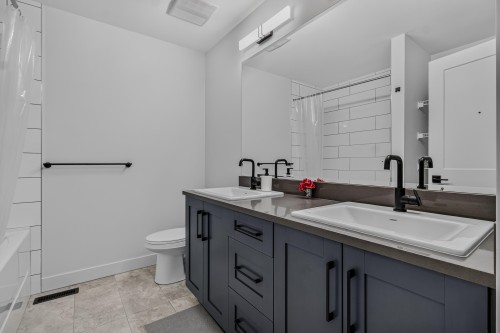 31559 Mccreath Place, Mission, BC - Indoor Photo Showing Bathroom