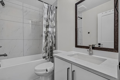 31559 Mccreath Place, Mission, BC - Indoor Photo Showing Bathroom