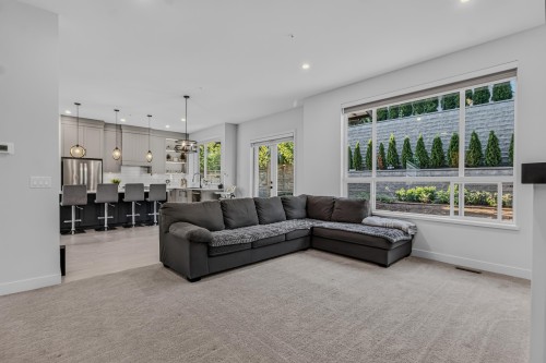 31559 Mccreath Place, Mission, BC - Indoor Photo Showing Living Room