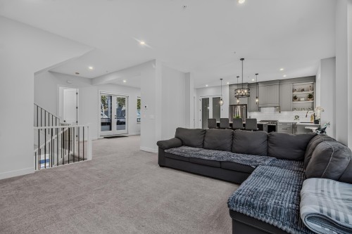 31559 Mccreath Place, Mission, BC - Indoor Photo Showing Living Room