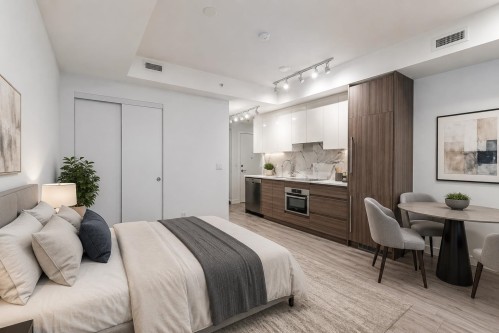 1714-10626 City Parkway  Surrey, BC V3T 0S3
