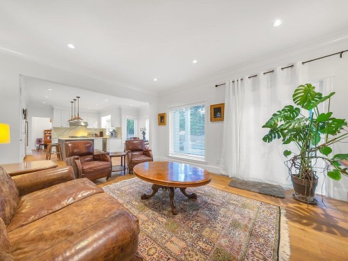 17923 20 Avenue, Surrey, BC - Indoor Photo Showing Living Room